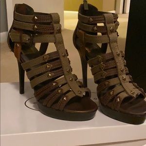 Never worn strappy heel